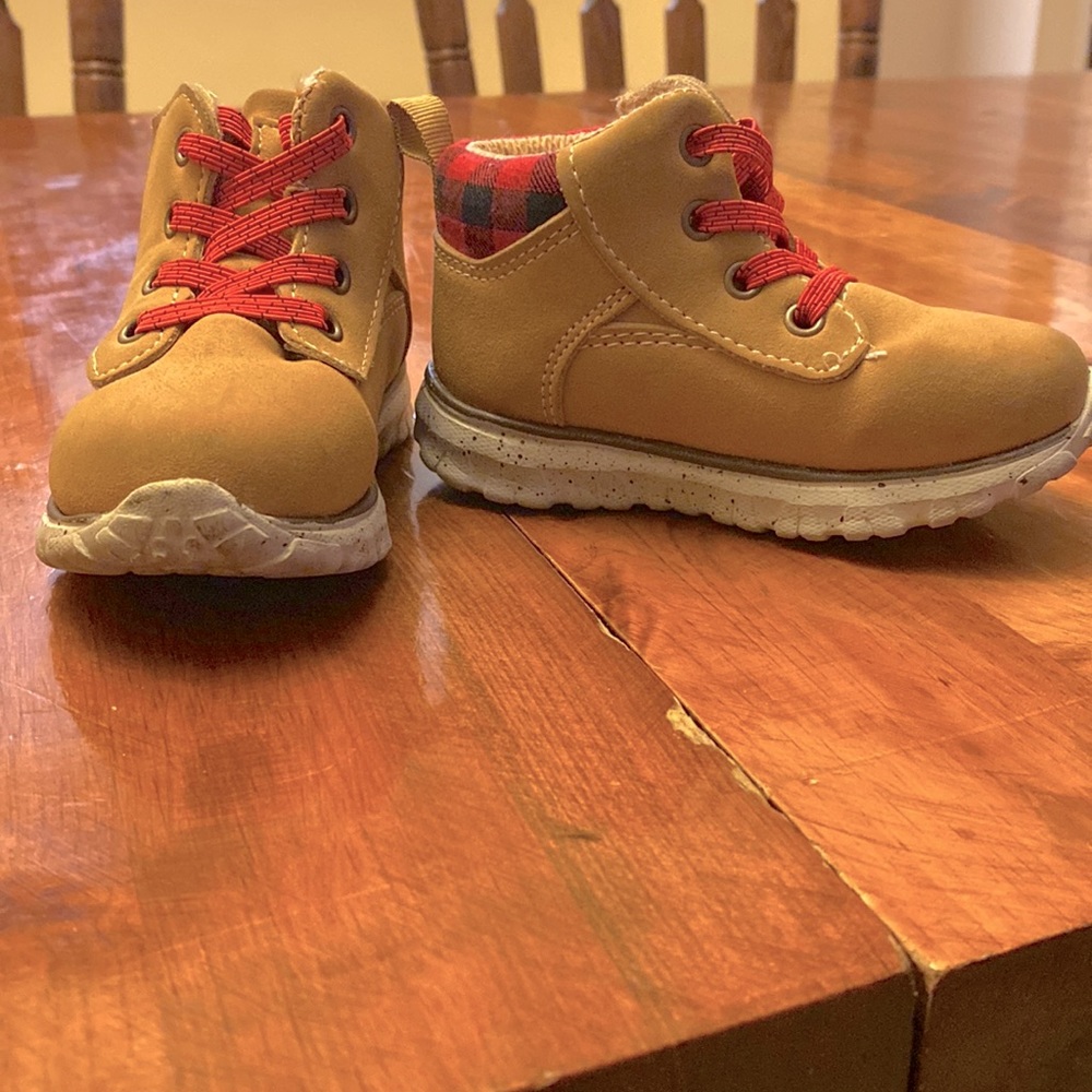 Boys Wonder Nation Boots size 6